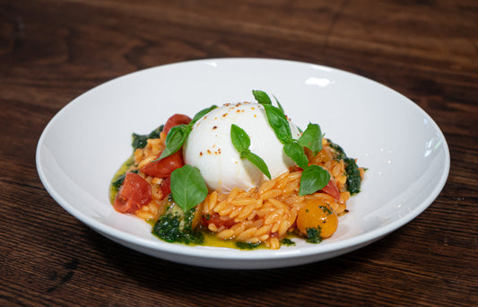 Tomaten-Nudelrisotto mit Basilikum