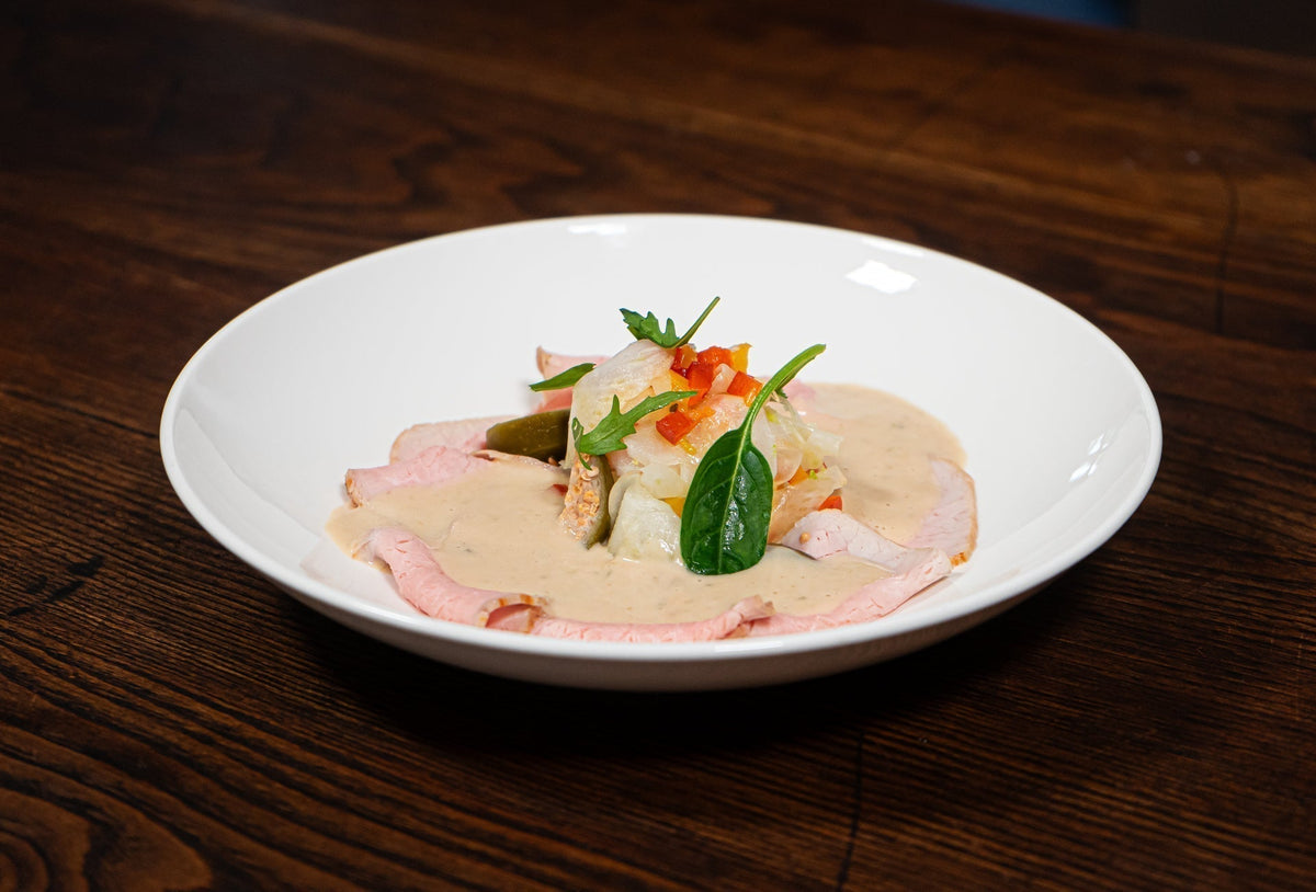 Vitello tonnato mit kleinem Gemüsesalat