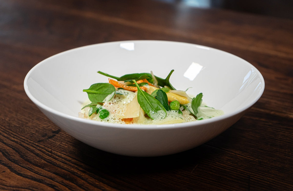 Frühlingsrisotto mit Spargel, Erbsen, jungen Möhren und Kresseschaum