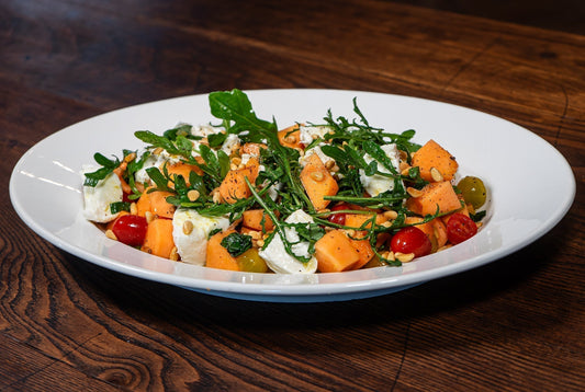 Salat von Melone, Büffelmozzarella und Rucola (wahlweise mit Parmaschinken)