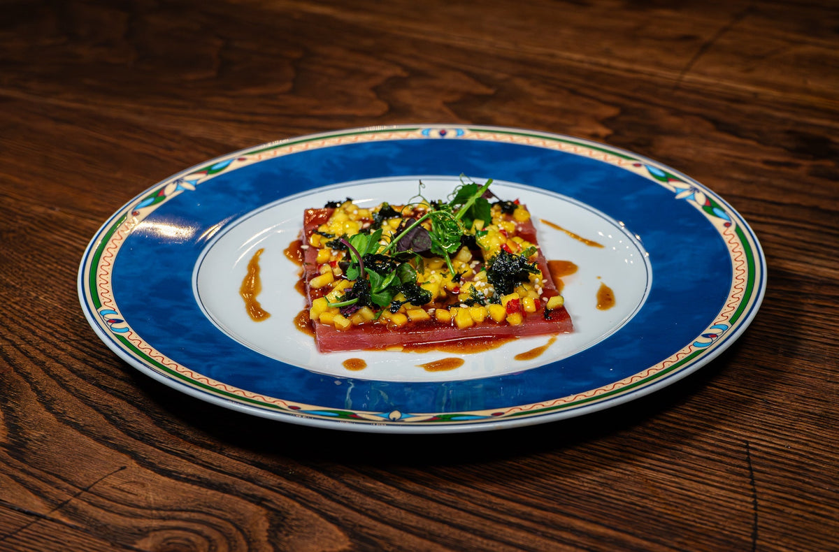 Thunfischcarpaccio mit pikanter Mango und Soyavinaigrette
