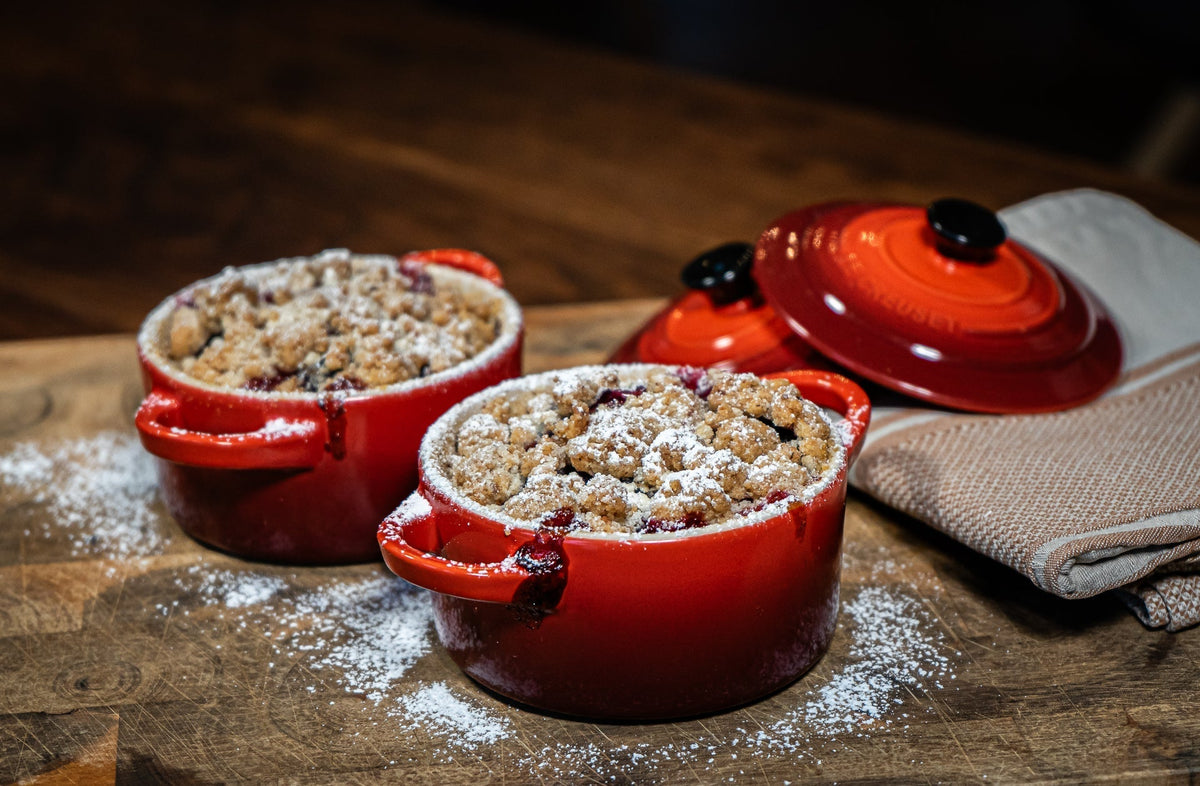 Haselnussküchlein mit Zwetschgen und Gewürzstreuseln