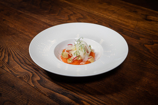 Hausgebeizter Lachs mit Rettich und Sesammayonnaise